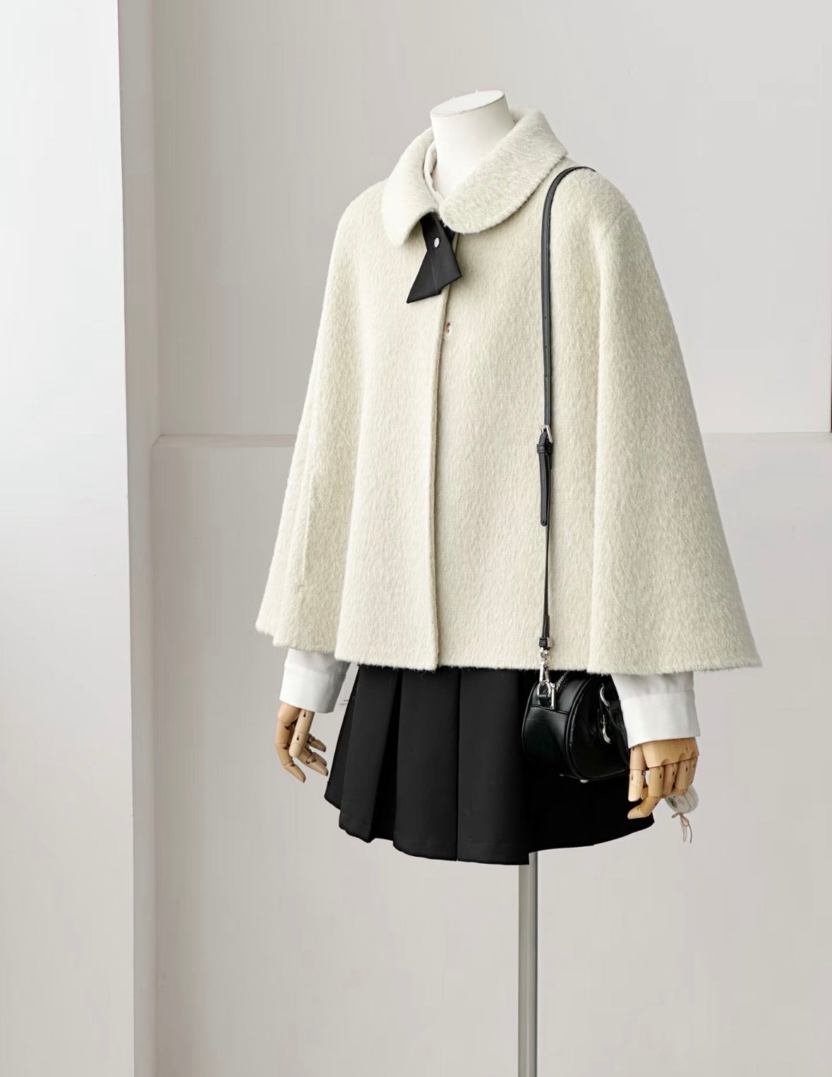 Velora Sleeveless Suri Wool Cape