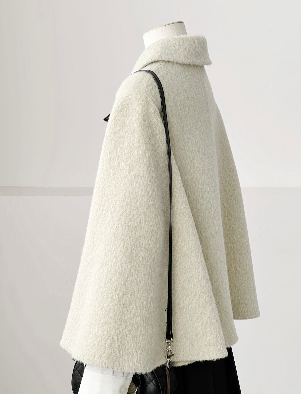 Velora Sleeveless Suri Wool Cape